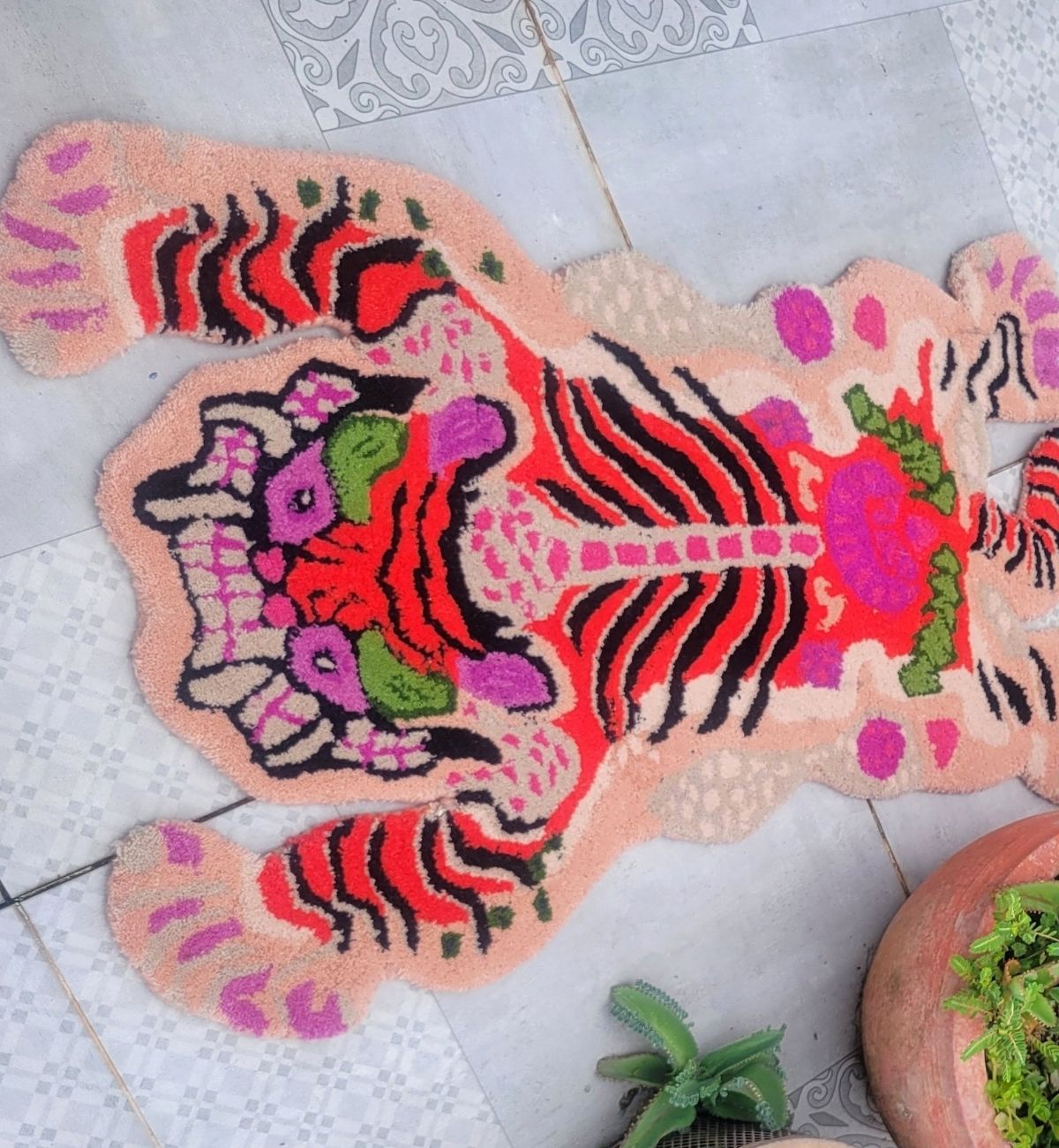Handtufted Animal Rug Tiger-shaped Light black AT442