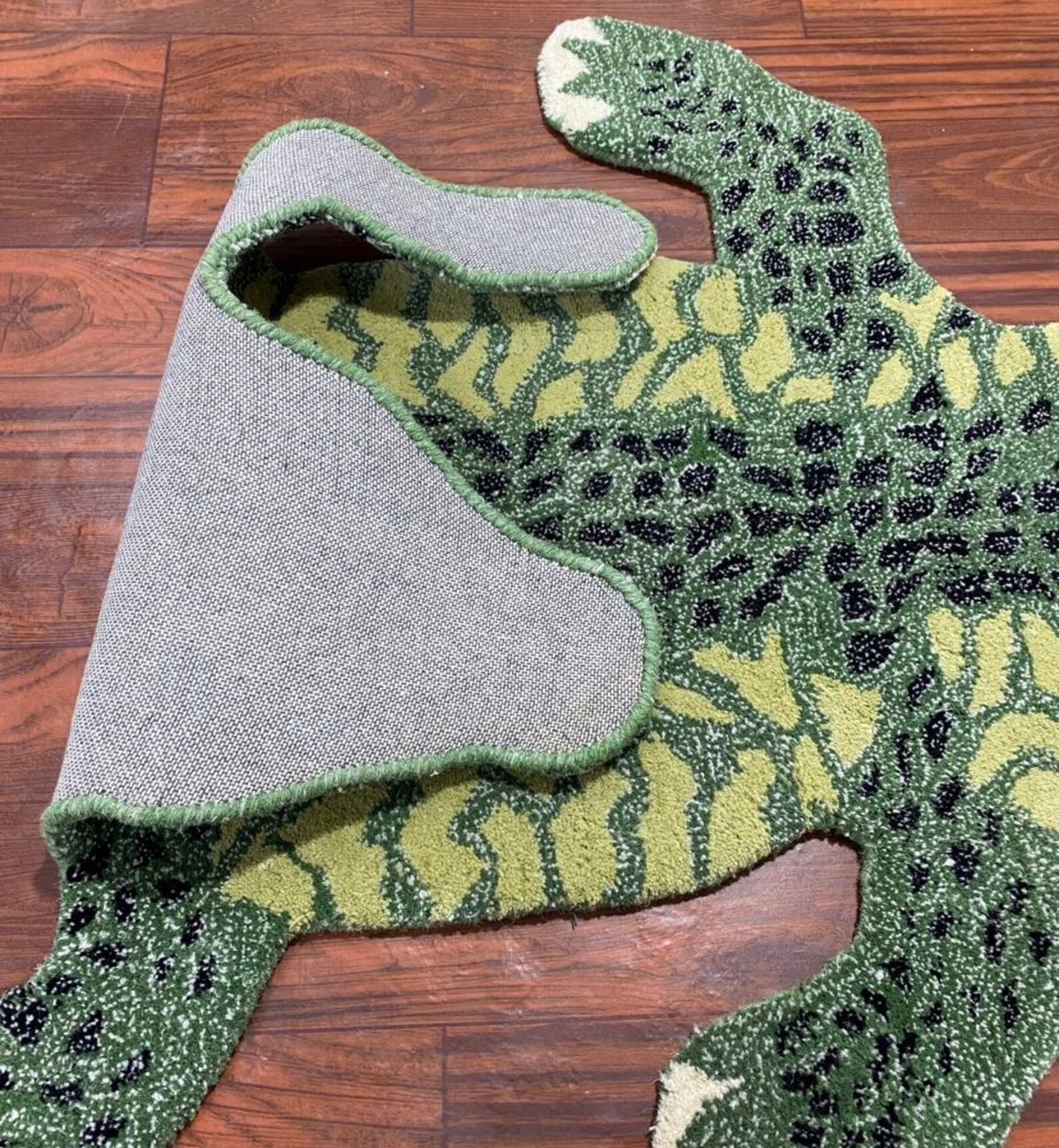 Handtufted Animal Rug Crocodile-shaped-Dark Green-AT28