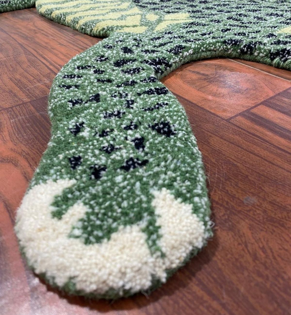 Handtufted Animal Rug Crocodile-shaped-Dark Green-AT28