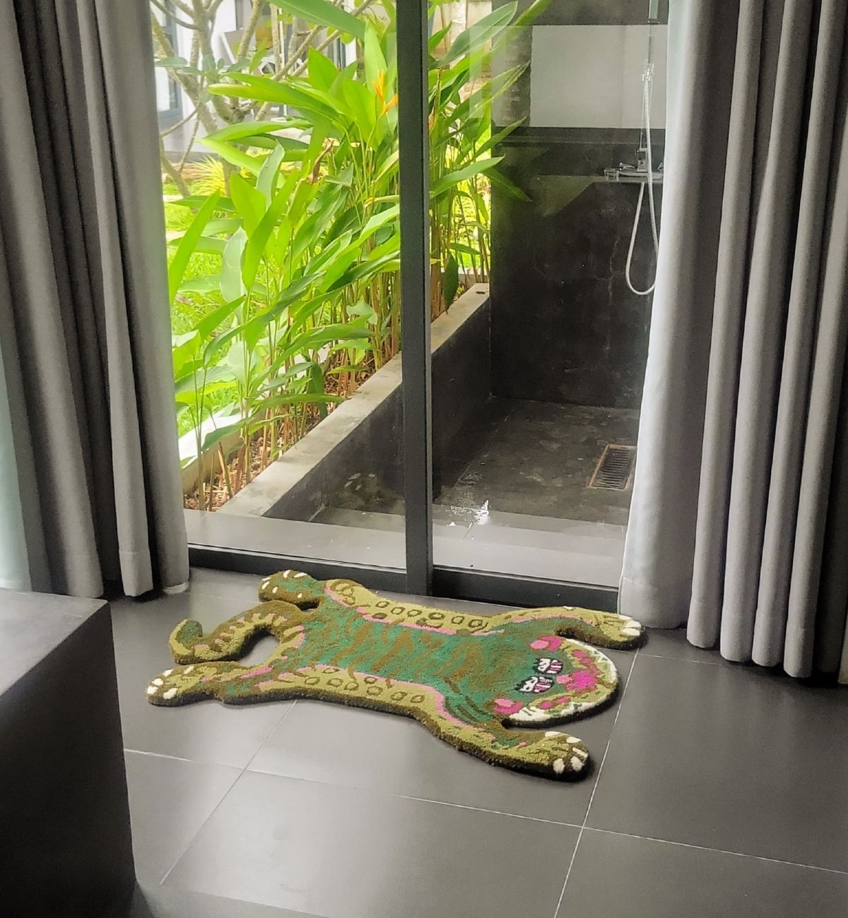 Handtufted Animal Rug Tiger-Shaped-Teal / Green ATUFT